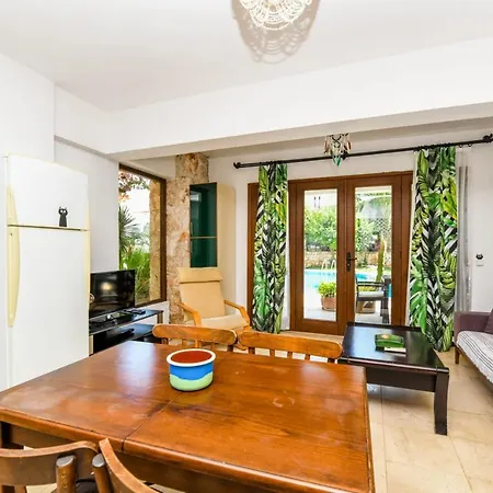 Duplex House With Shared Pool Near Beach In Apartament Kalkan